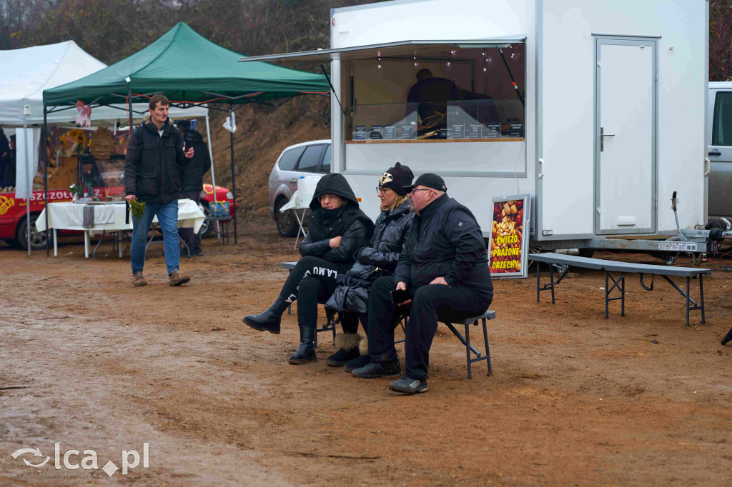 Tłumy na nowym targowisku w Bartoszowie