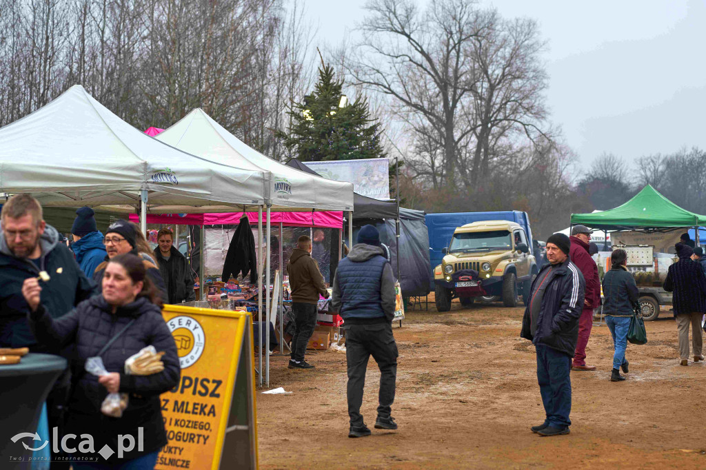 Tłumy na nowym targowisku w Bartoszowie