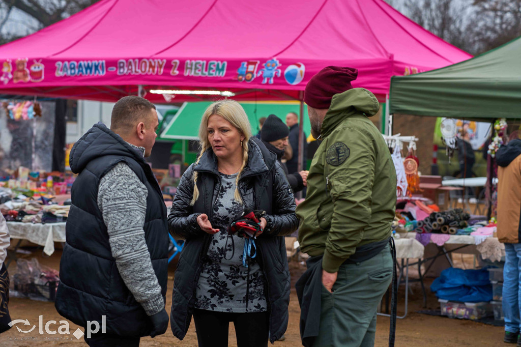 Tłumy na nowym targowisku w Bartoszowie
