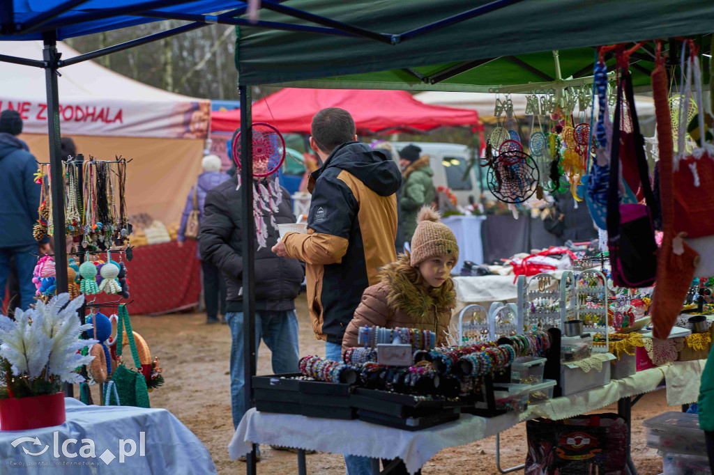 Tłumy na nowym targowisku w Bartoszowie