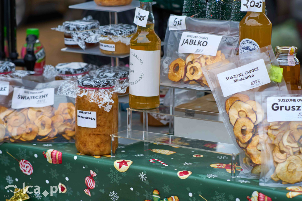 Tłumy na nowym targowisku w Bartoszowie