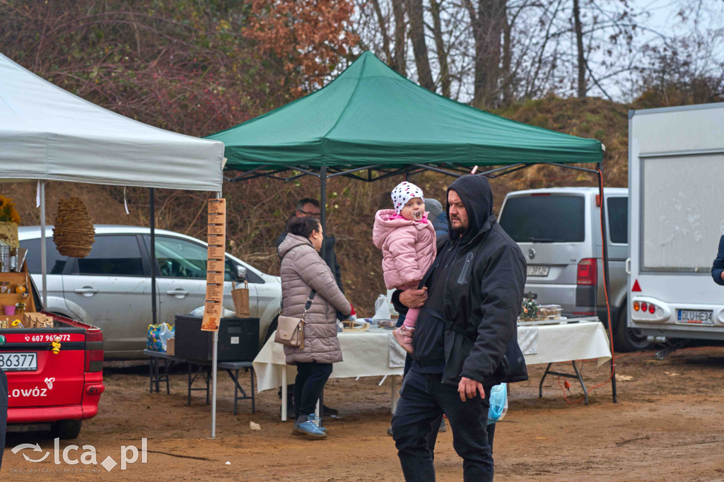 Tłumy na nowym targowisku w Bartoszowie