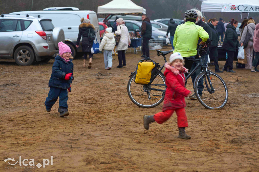 Tłumy na nowym targowisku w Bartoszowie