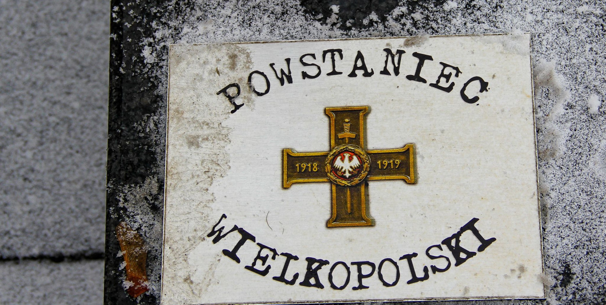 Znicze na grobach powstańców wielkopolskich