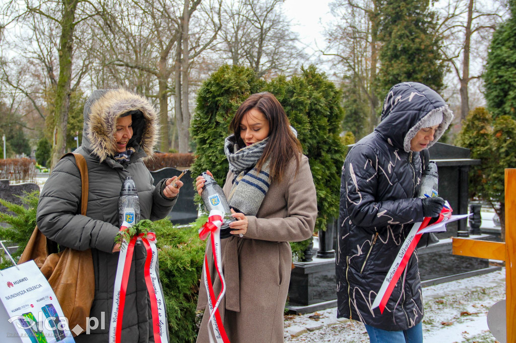 Znicze na grobach powstańców wielkopolskich
