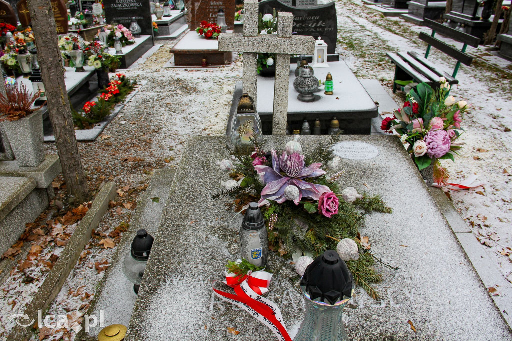 Znicze na grobach powstańców wielkopolskich