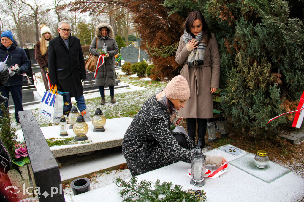 Znicze na grobach powstańców wielkopolskich