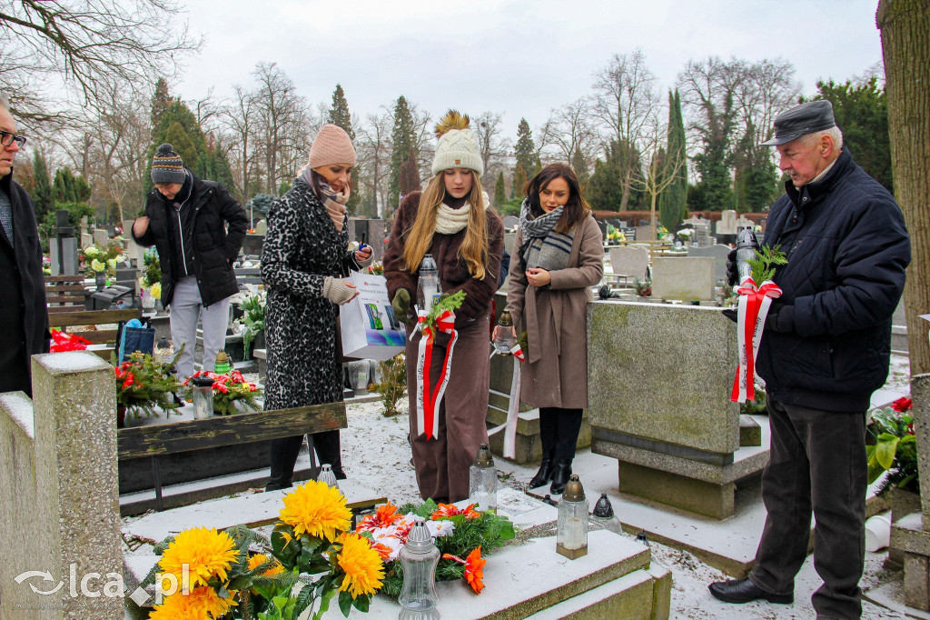 Znicze na grobach powstańców wielkopolskich
