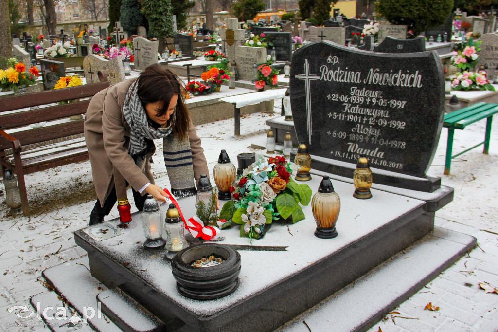 Znicze na grobach powstańców wielkopolskich
