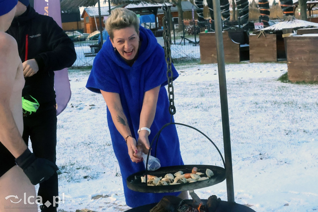Ponad 40 legnickich morsów w lodowatej kąpieli