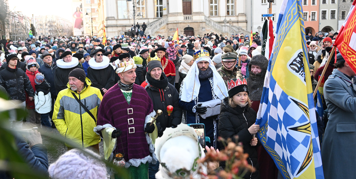 Tłumy wiernych na Orszaku Trzech Króli