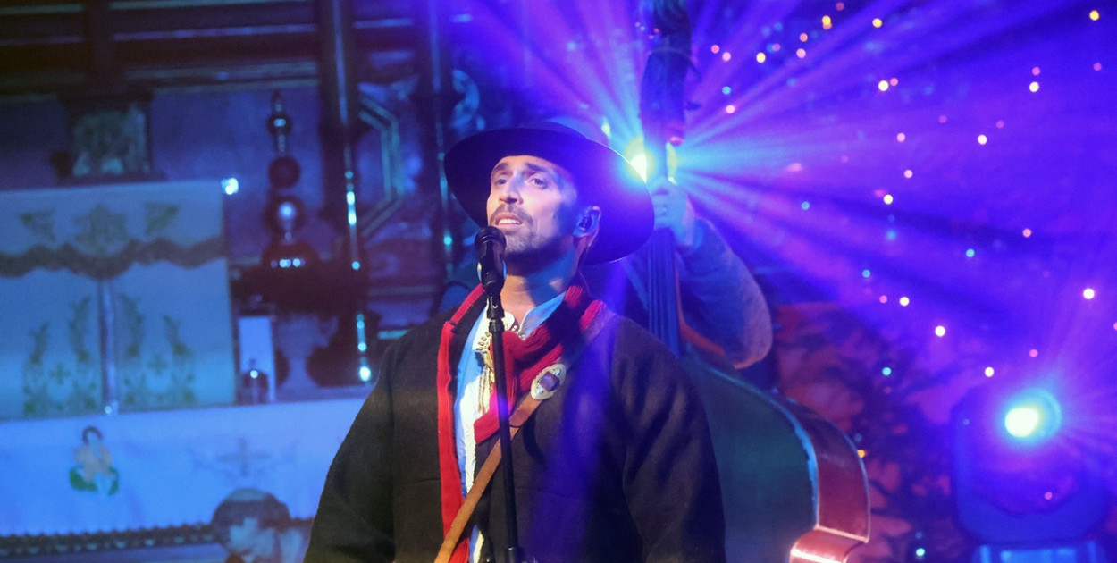 Staszek z Gór zaśpiewał kolędy w Chojnowie