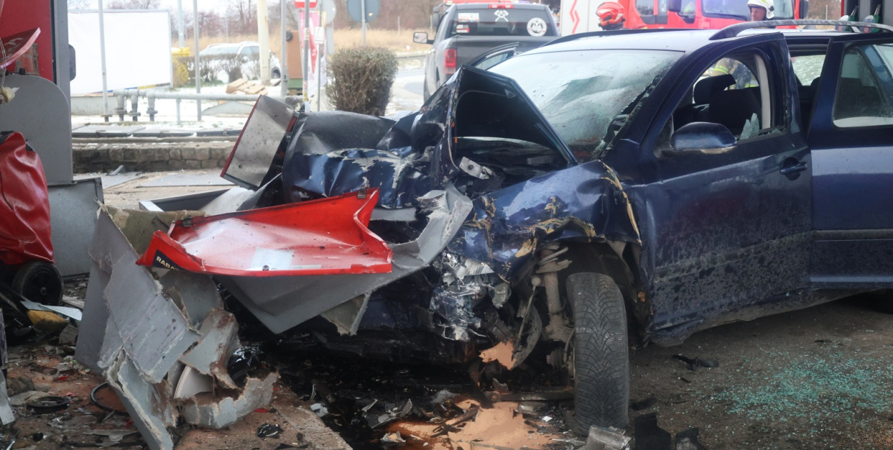 Pościg zakończony wjazdem w stację paliw