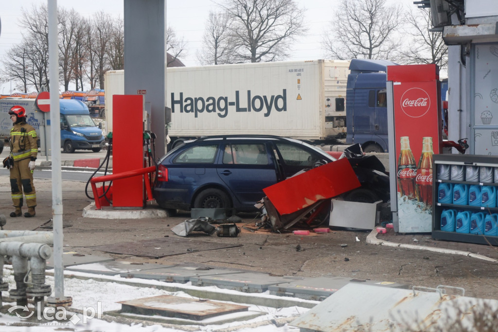 Pościg zakończony wjazdem w stację paliw