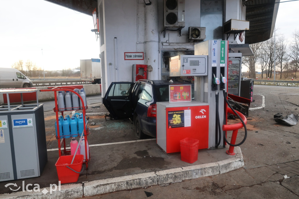 Pościg zakończony wjazdem w stację paliw
