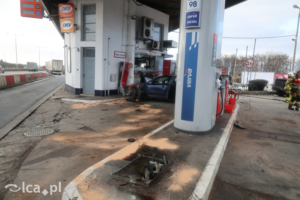 Pościg zakończony wjazdem w stację paliw