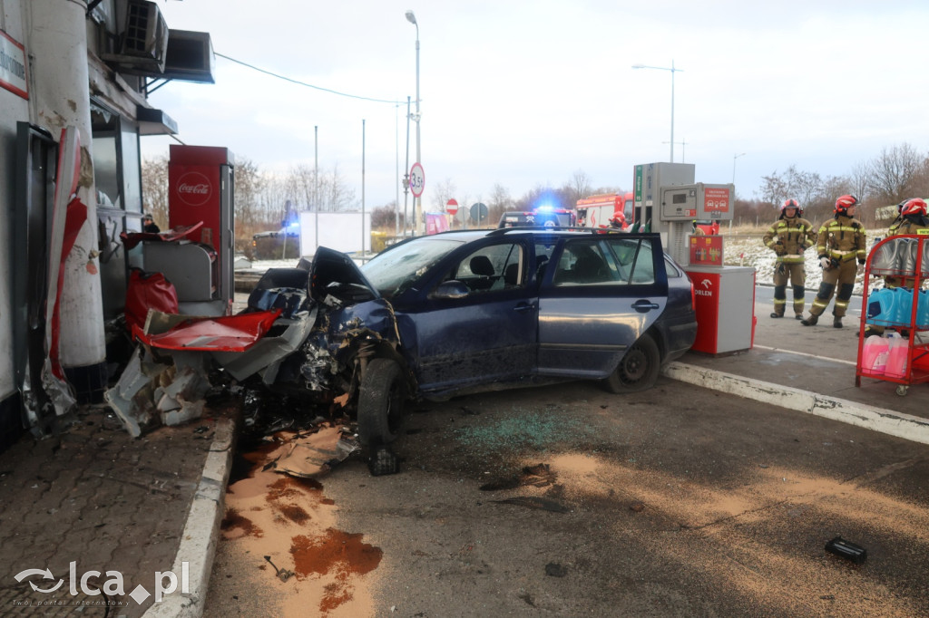 Pościg zakończony wjazdem w stację paliw