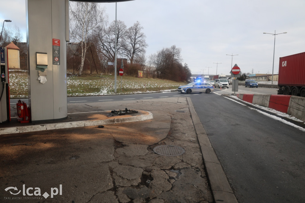 Pościg zakończony wjazdem w stację paliw