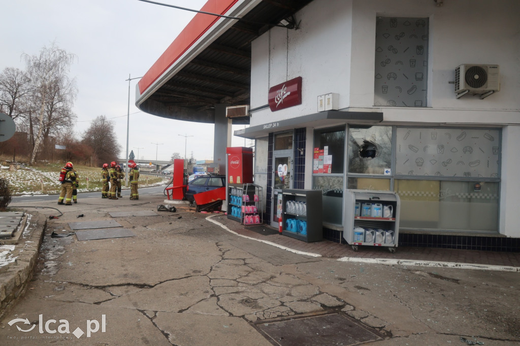 Pościg zakończony wjazdem w stację paliw