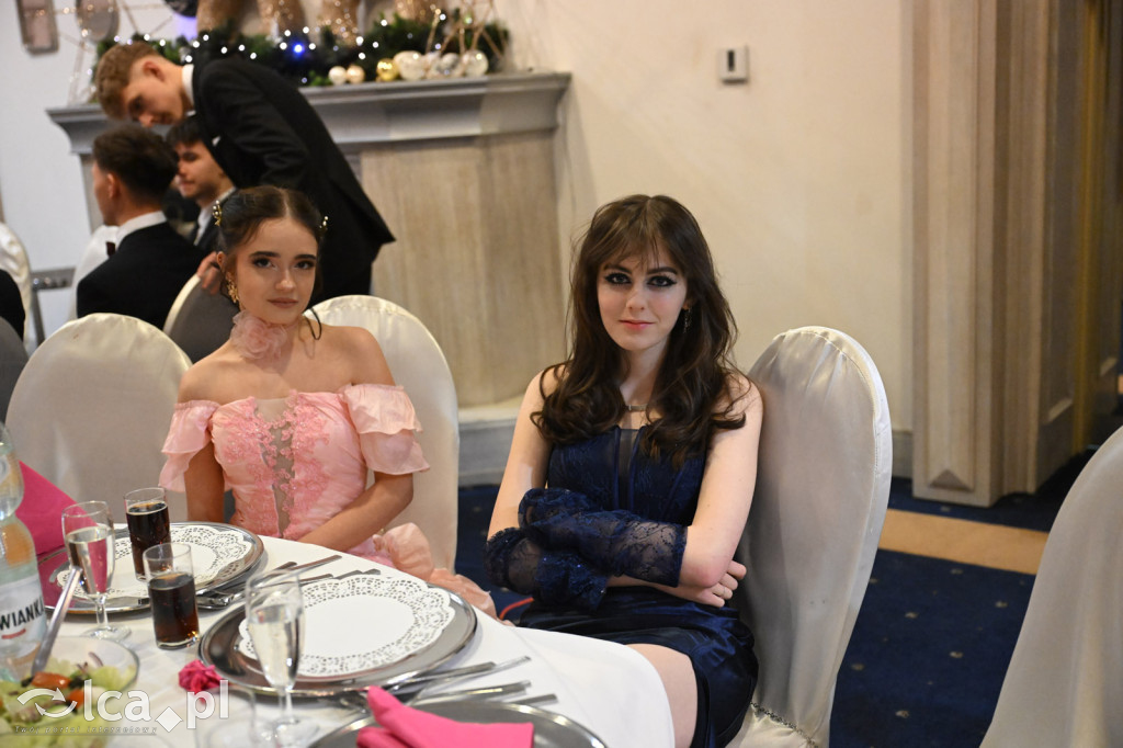 Maturzyści „Heweliusza” na studniówce