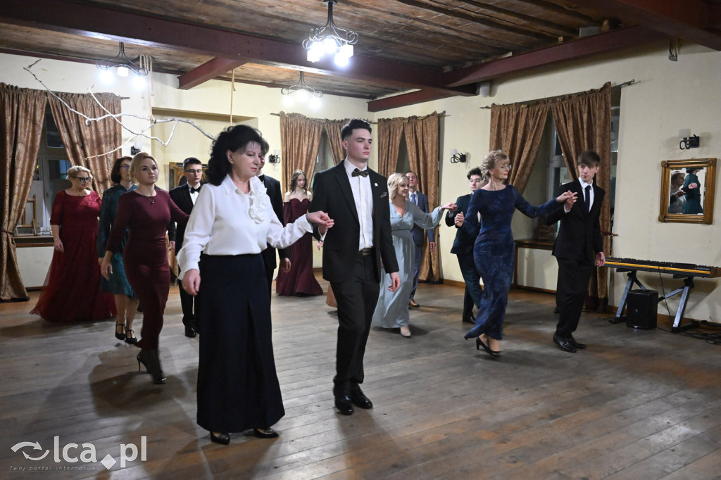 Polonezem z „Czasu honoru” rozpoczęłi studniówkę