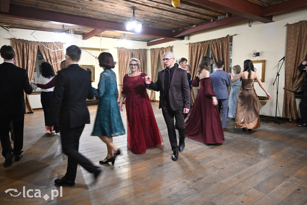 Polonezem z „Czasu honoru” rozpoczęłi studniówkę