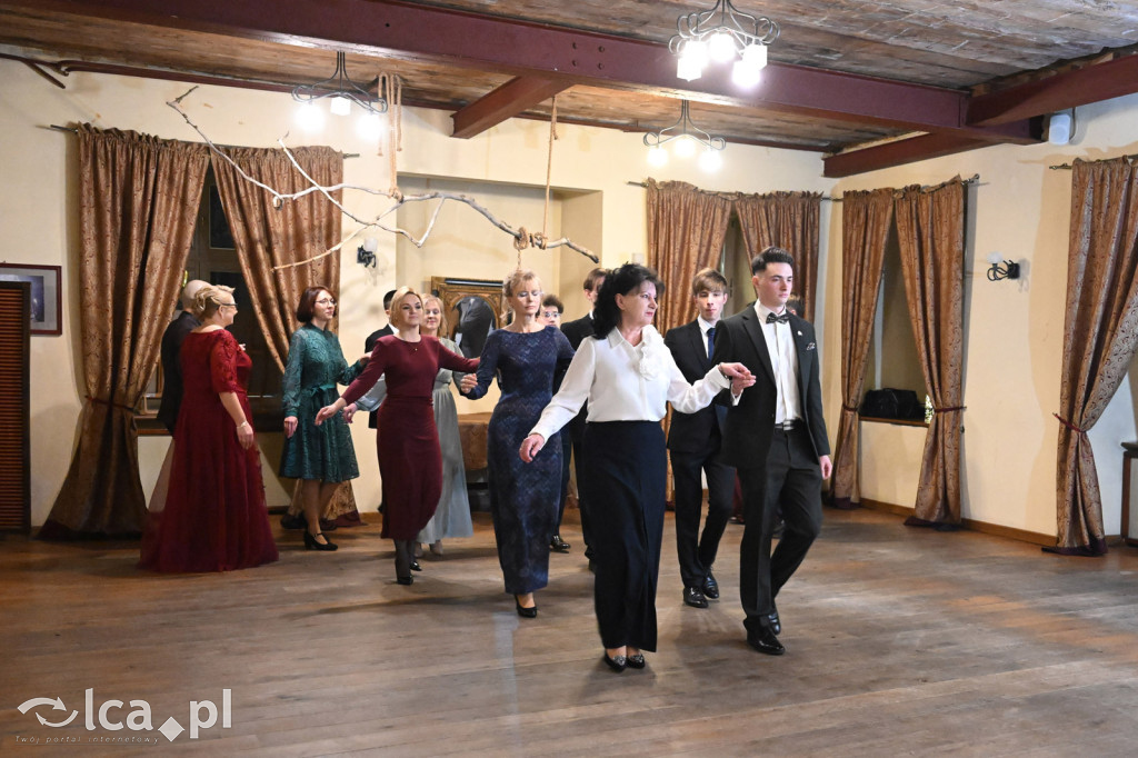 Polonezem z „Czasu honoru” rozpoczęłi studniówkę