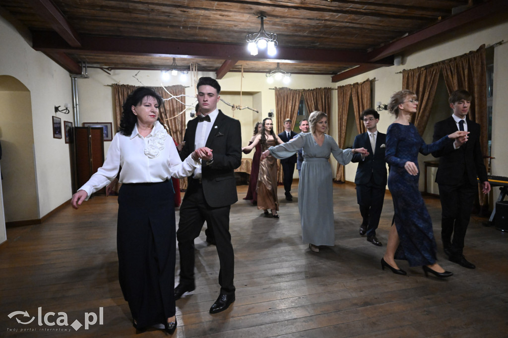 Polonezem z „Czasu honoru” rozpoczęłi studniówkę