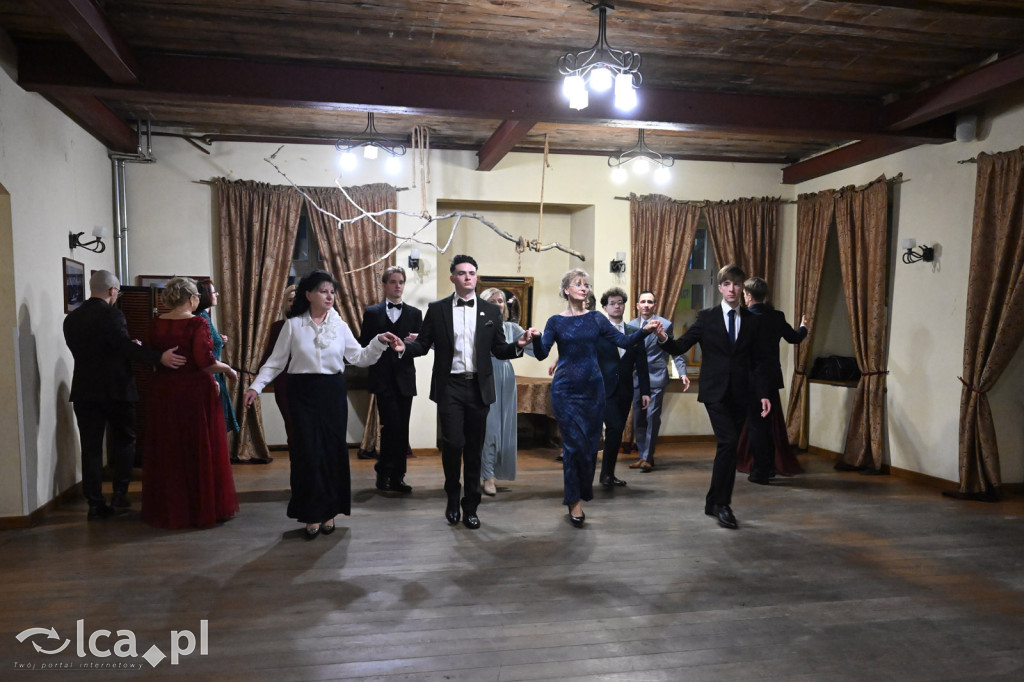 Polonezem z „Czasu honoru” rozpoczęłi studniówkę