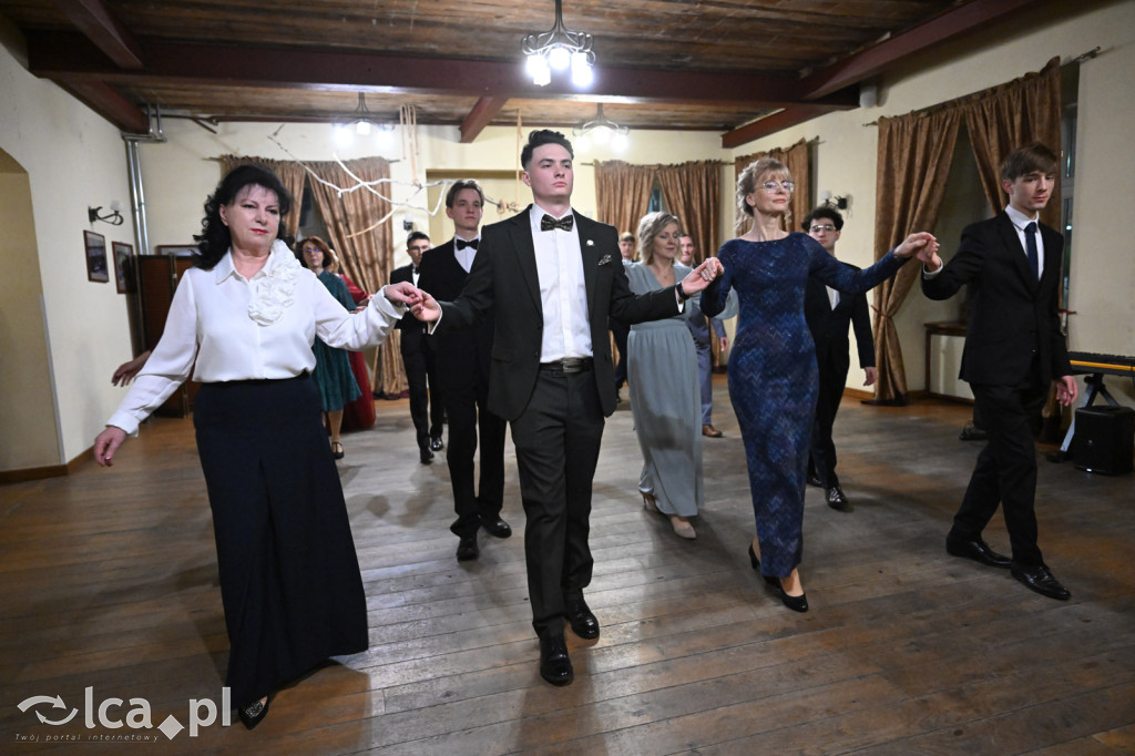 Polonezem z „Czasu honoru” rozpoczęłi studniówkę