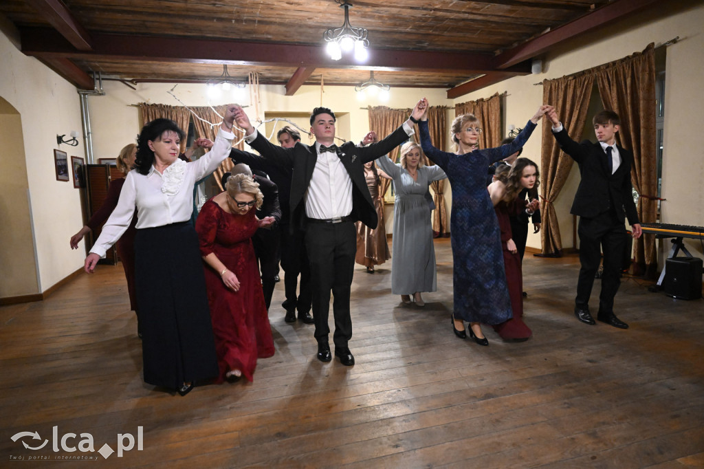 Polonezem z „Czasu honoru” rozpoczęłi studniówkę