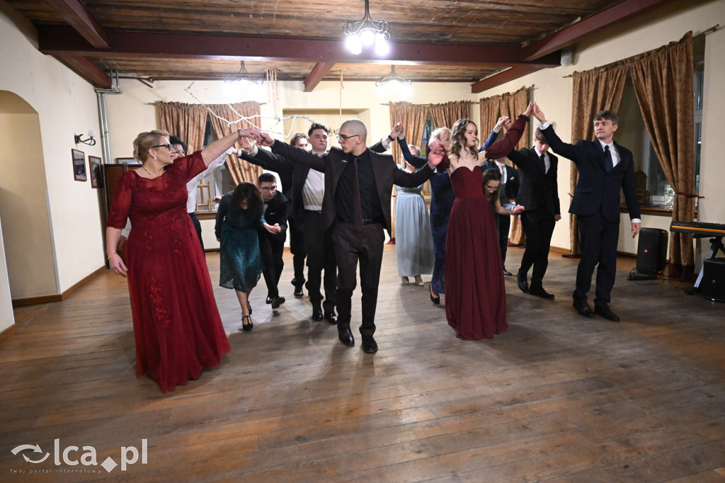 Polonezem z „Czasu honoru” rozpoczęłi studniówkę