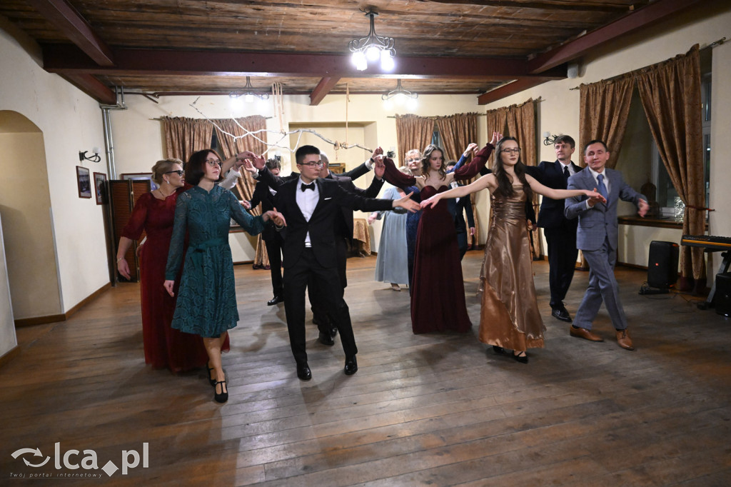 Polonezem z „Czasu honoru” rozpoczęłi studniówkę