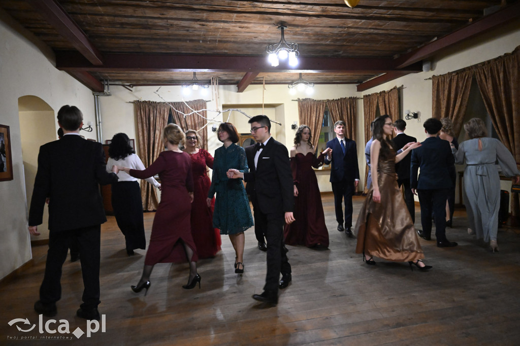 Polonezem z „Czasu honoru” rozpoczęłi studniówkę