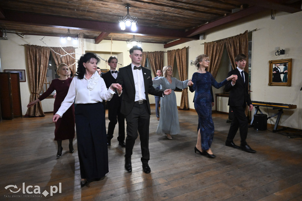 Polonezem z „Czasu honoru” rozpoczęłi studniówkę