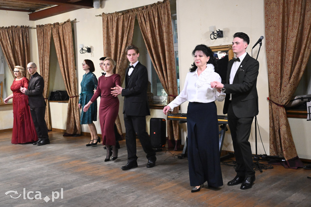 Polonezem z „Czasu honoru” rozpoczęłi studniówkę