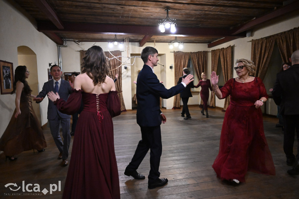 Polonezem z „Czasu honoru” rozpoczęłi studniówkę