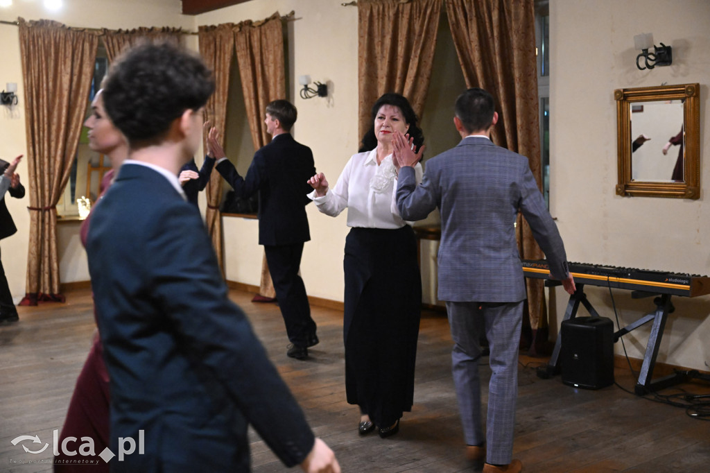 Polonezem z „Czasu honoru” rozpoczęłi studniówkę