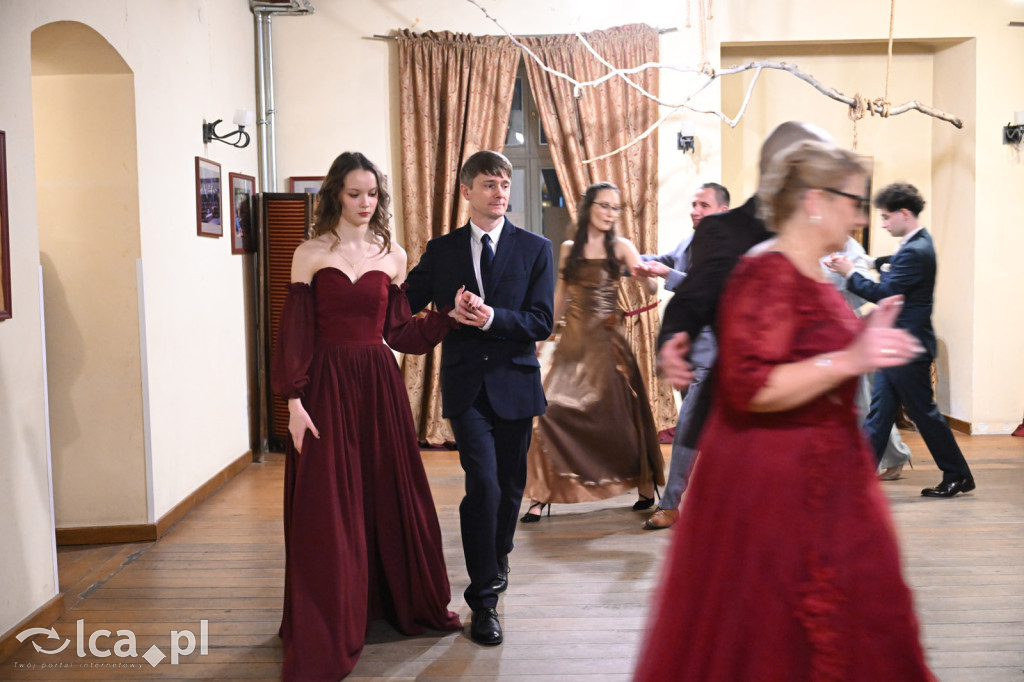 Polonezem z „Czasu honoru” rozpoczęłi studniówkę