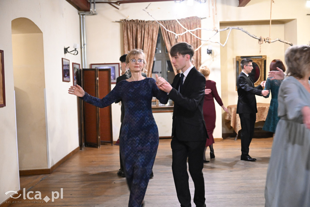 Polonezem z „Czasu honoru” rozpoczęłi studniówkę