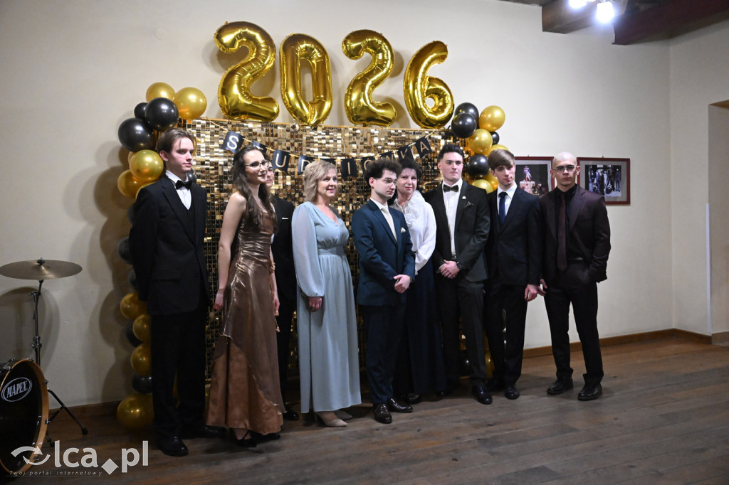 Polonezem z „Czasu honoru” rozpoczęłi studniówkę