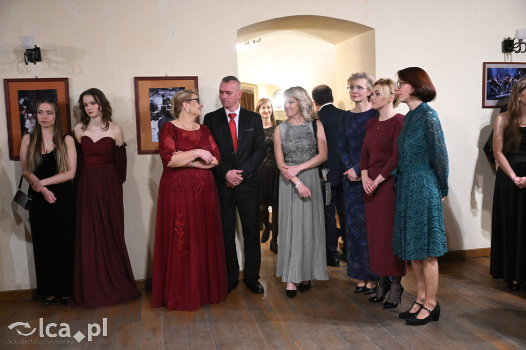 Polonezem z „Czasu honoru” rozpoczęłi studniówkę