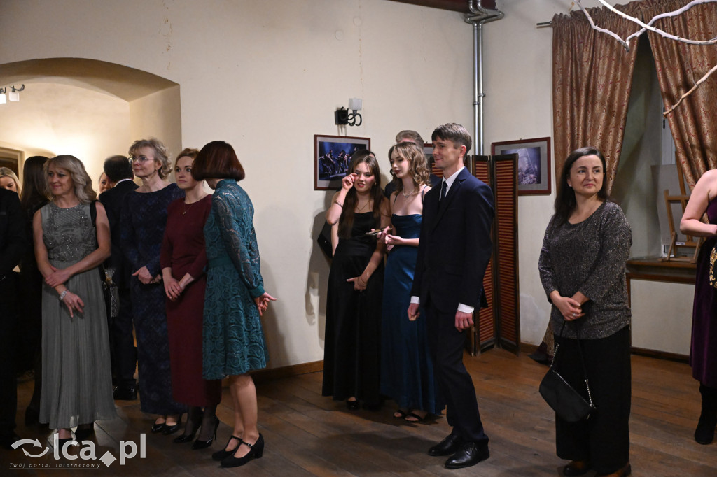 Polonezem z „Czasu honoru” rozpoczęłi studniówkę