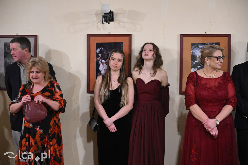 Polonezem z „Czasu honoru” rozpoczęłi studniówkę