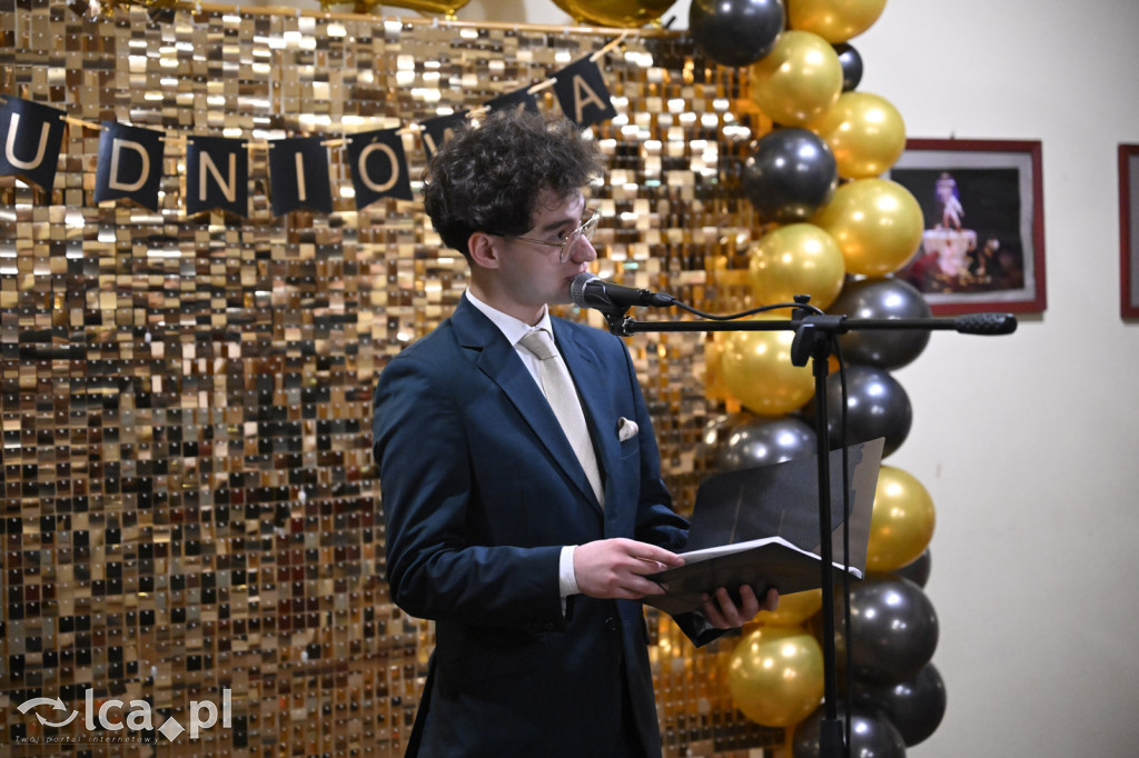 Polonezem z „Czasu honoru” rozpoczęłi studniówkę