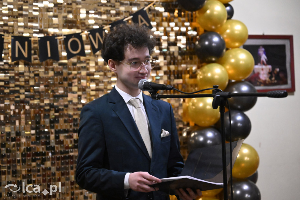 Polonezem z „Czasu honoru” rozpoczęłi studniówkę