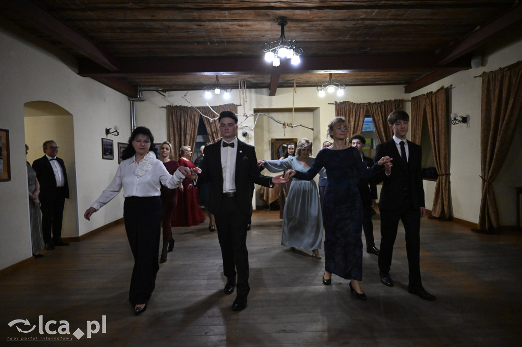 Polonezem z „Czasu honoru” rozpoczęłi studniówkę