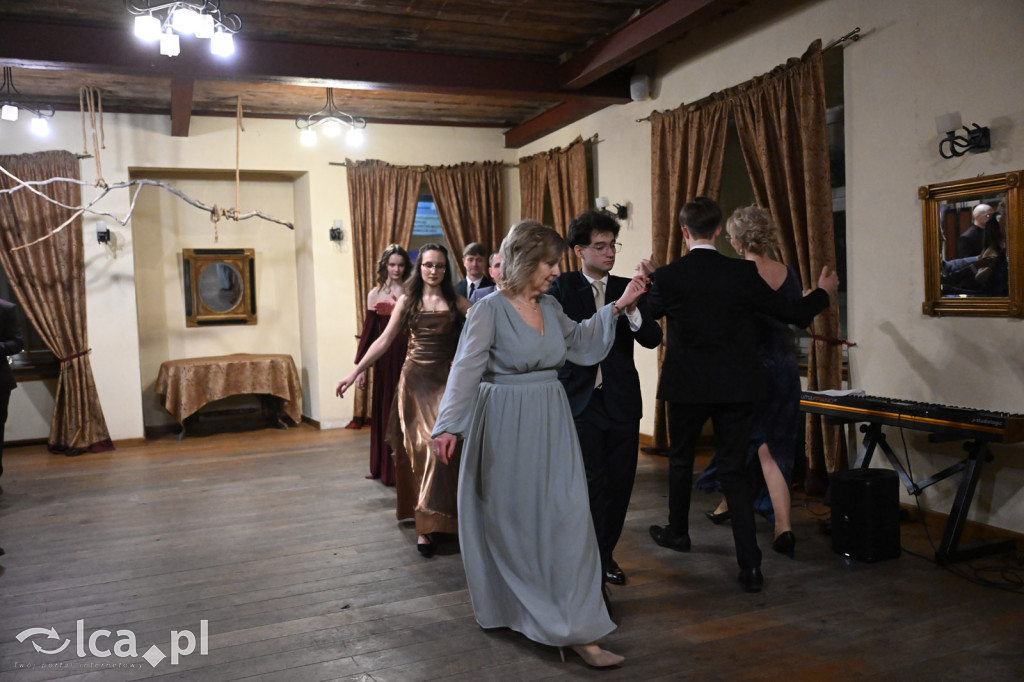 Polonezem z „Czasu honoru” rozpoczęłi studniówkę