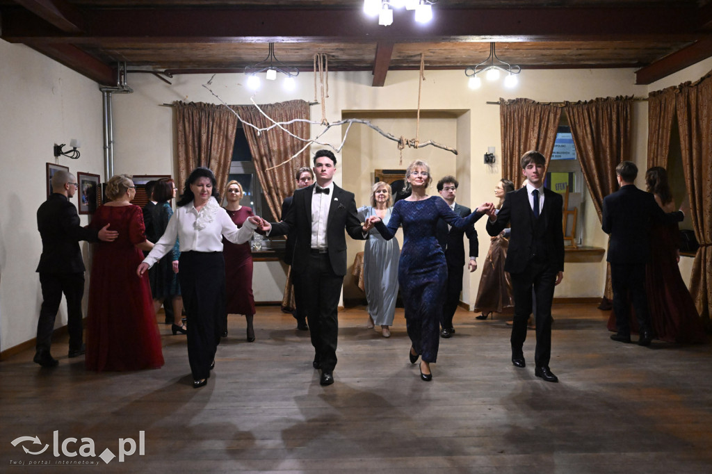 Polonezem z „Czasu honoru” rozpoczęłi studniówkę