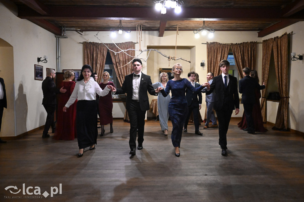 Polonezem z „Czasu honoru” rozpoczęłi studniówkę